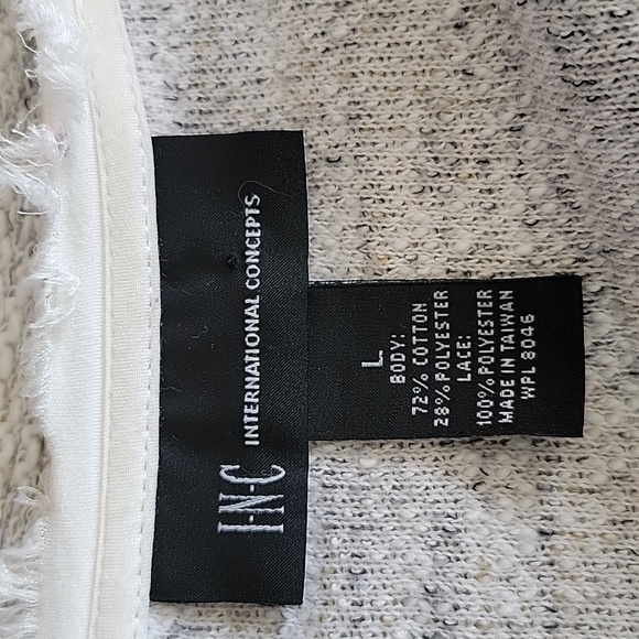 Sweatshirt with lace hem - Picture 5 of 6